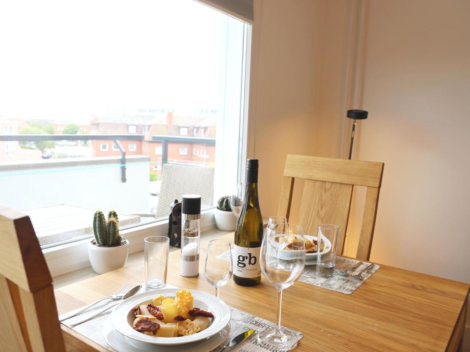 Einfaches 2-Zimmer-Appartement Mit Balkon. 베스터란트 외부 사진